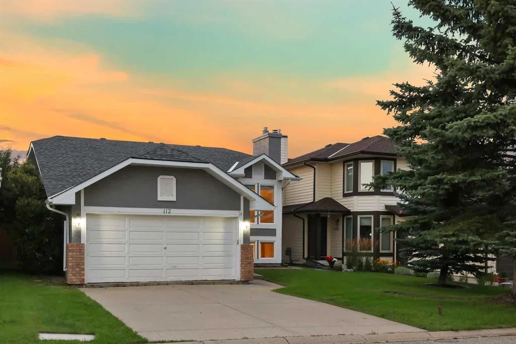 112 Shawinigan Way SW, Calgary — photo 4 of 50