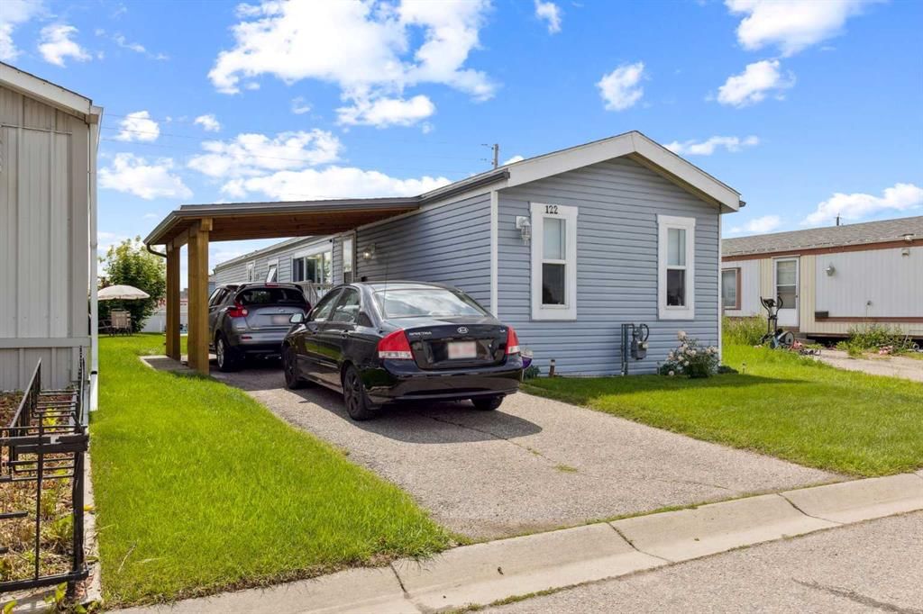 122 Erin Woods Circle SE, Calgary — main listing photo
