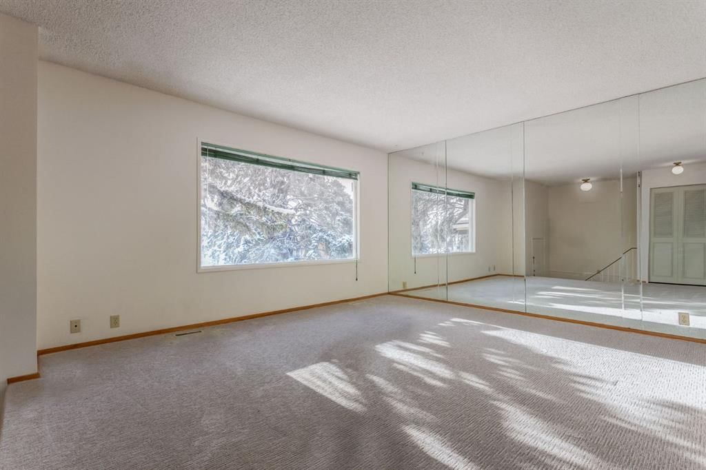6119 Thornaby Way NW, Calgary — photo 3 of 32