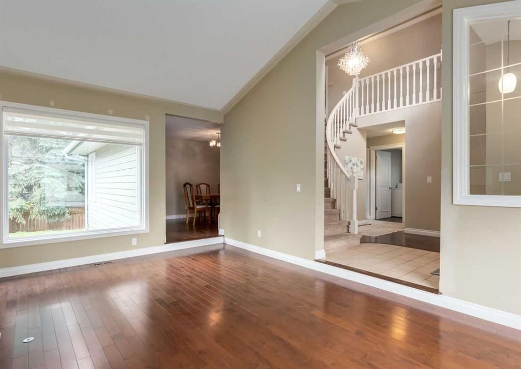 145 Shawnee Court SW, Calgary — photo 4 of 39