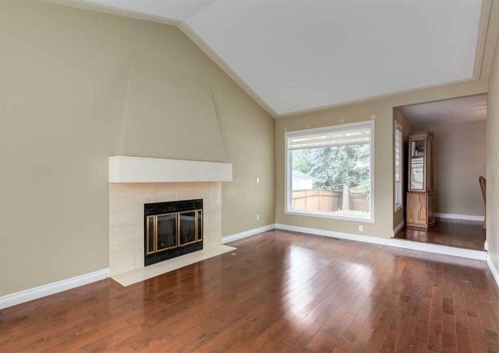 145 Shawnee Court SW, Calgary — photo 5 of 39