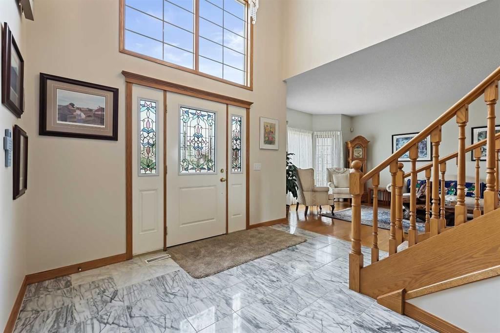 43 Schiller Crescent NW, Calgary — photo 4 of 49