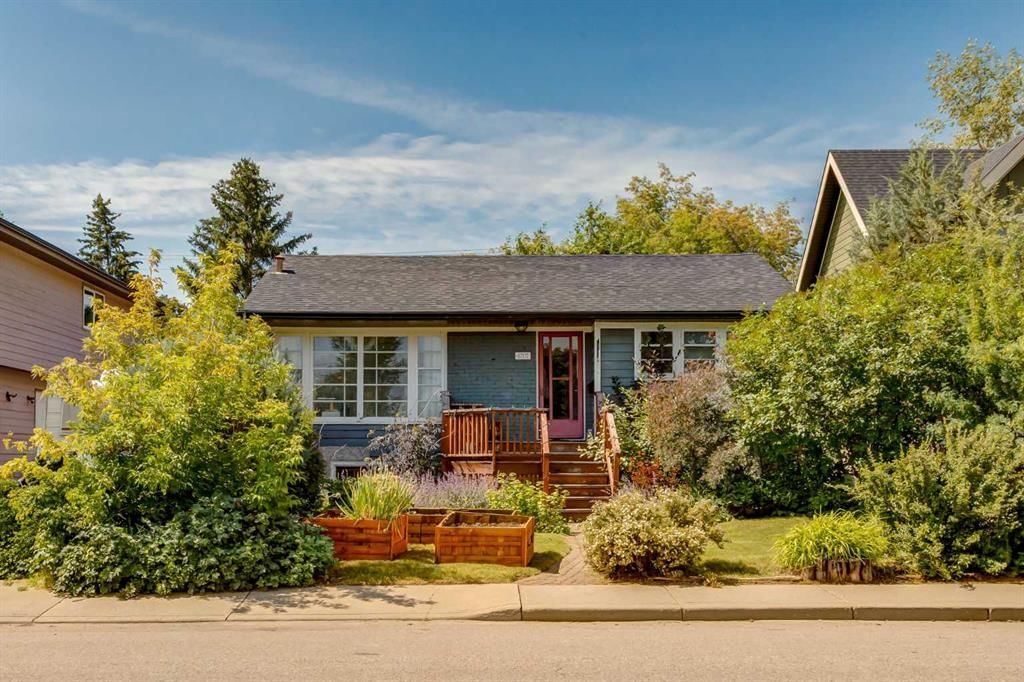 6707 Bow Crescent NW, Calgary — main listing photo