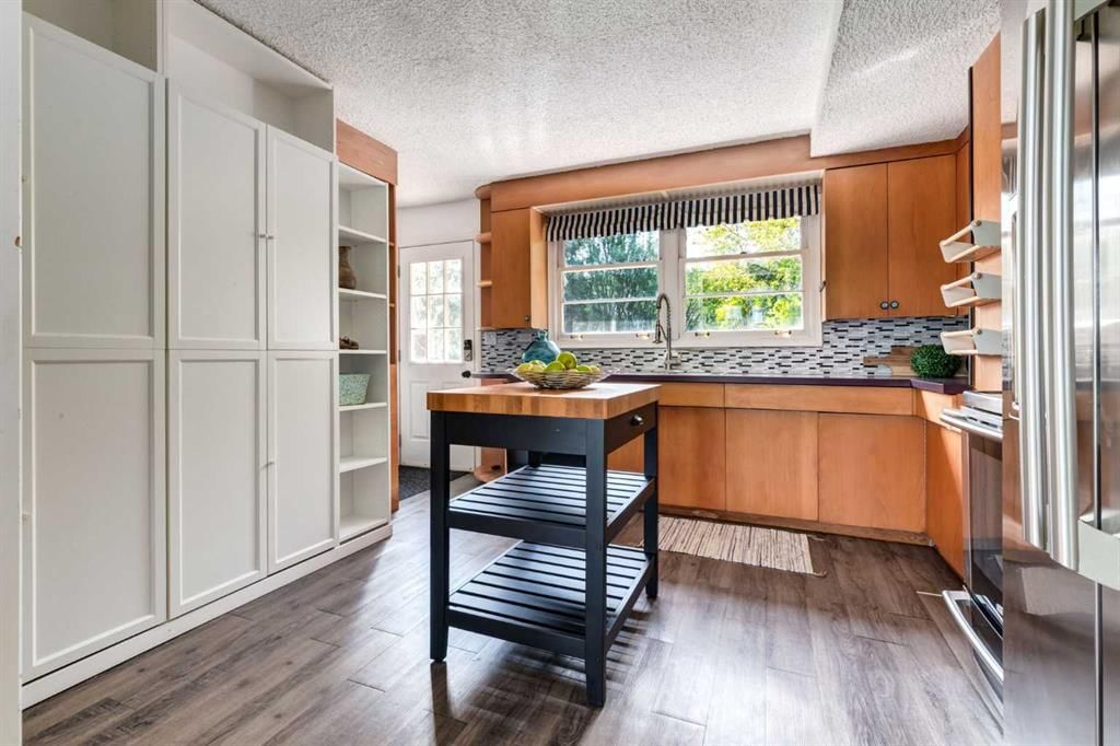 6707 Bow Crescent NW, Calgary — photo 5 of 50