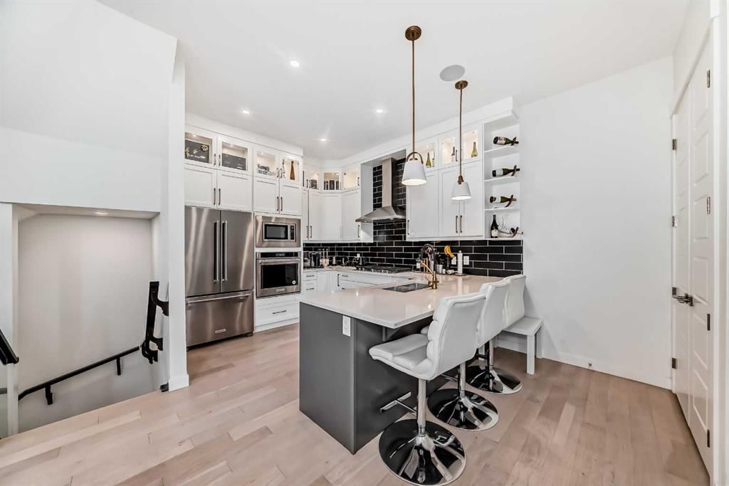 2, 1718 32 Street SW, Calgary — photo 4 of 50