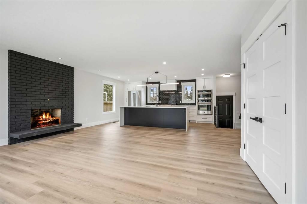 36 Maple Court Crescent SE, Calgary — photo 2 of 25