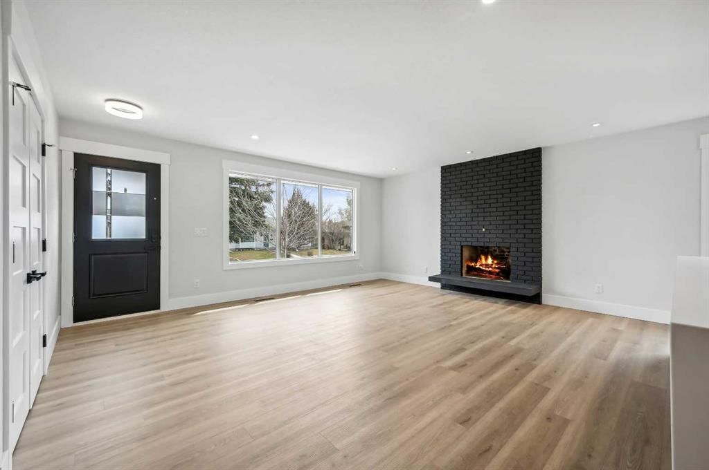 36 Maple Court Crescent SE, Calgary — photo 3 of 25
