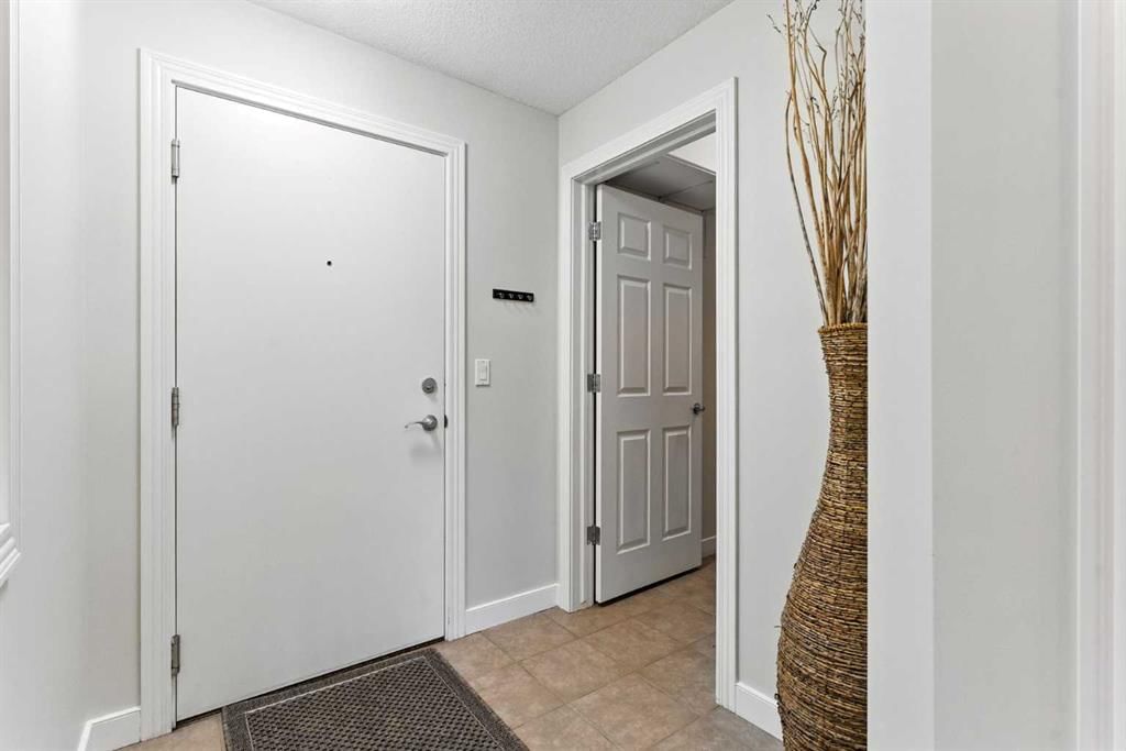 2210, 1888 Signature Park SW, Calgary — photo 5 of 28