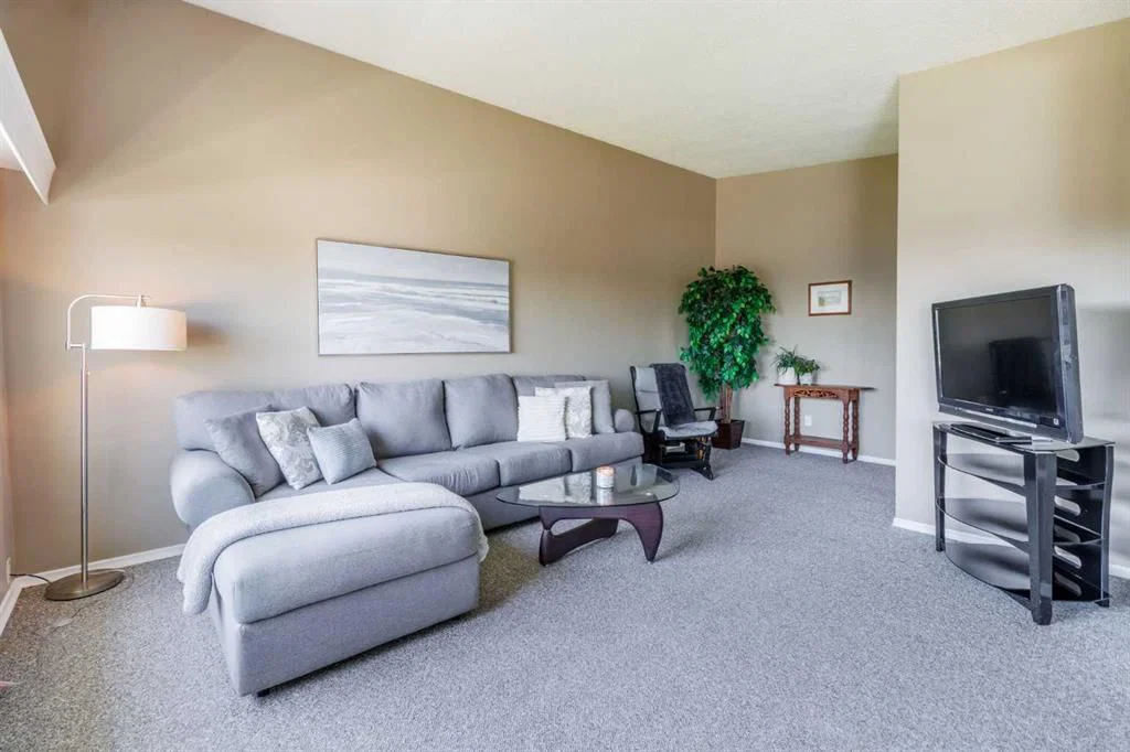4440 Namaka Crescent NW, Calgary — photo 2 of 23