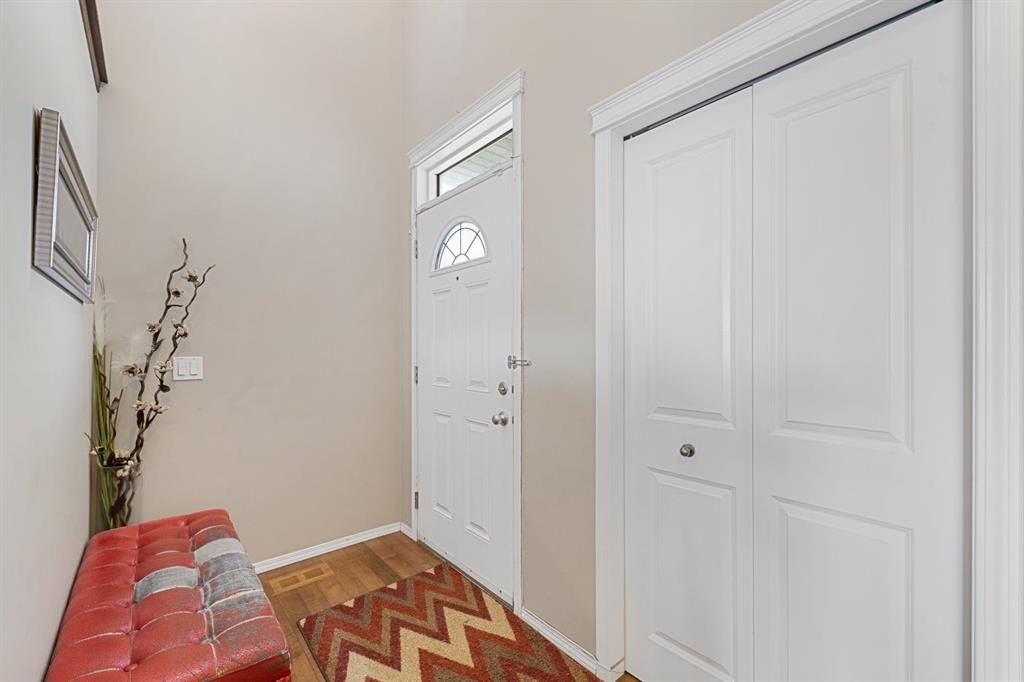 353 Panora Way NW, Calgary — photo 4 of 48