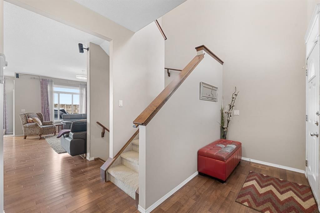 353 Panora Way NW, Calgary — photo 5 of 48