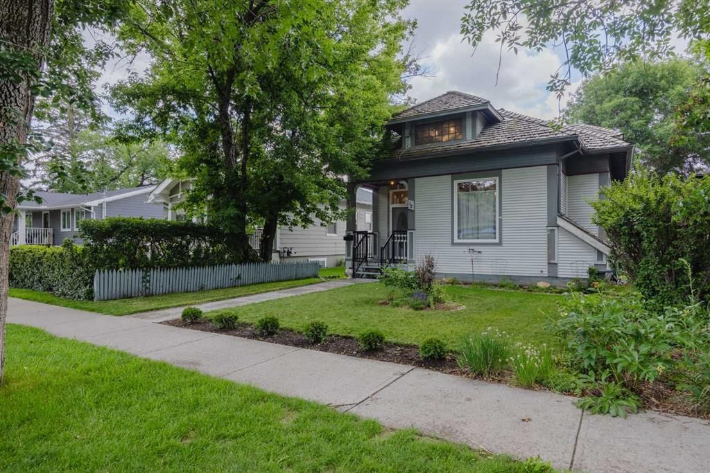 15 Elma Street W, Okotoks — photo 3 of 35