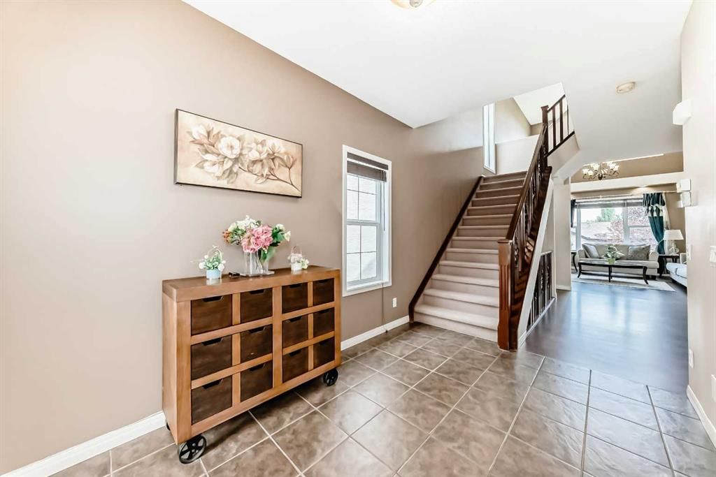 36 Valley Woods Way NW, Calgary — photo 5 of 50