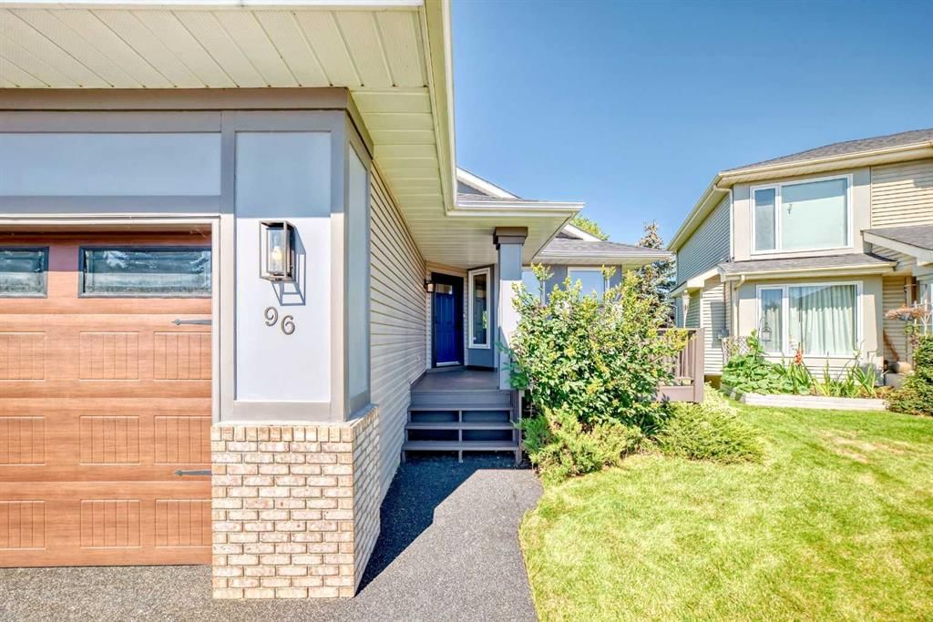 96 Douglas Shore Close SE, Calgary — photo 3 of 49