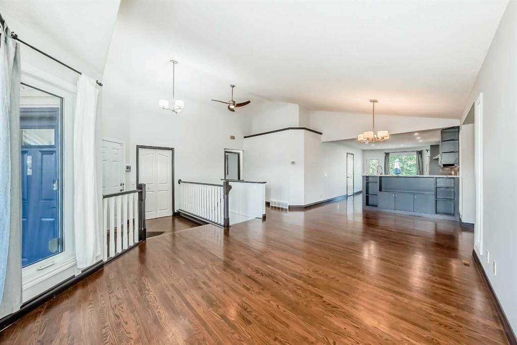 96 Douglas Shore Close SE, Calgary — photo 5 of 49
