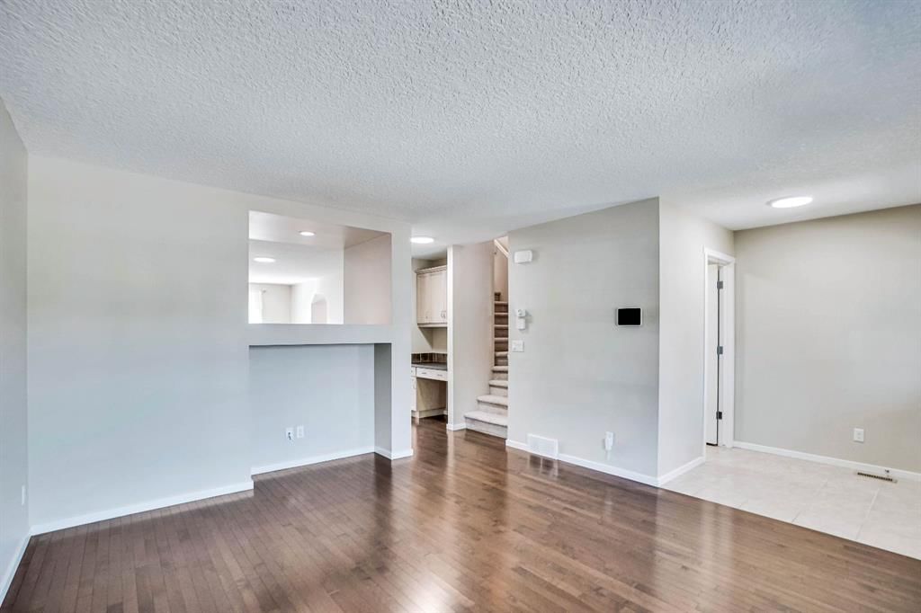 449 Evanston Drive N, Calgary — photo 5 of 37