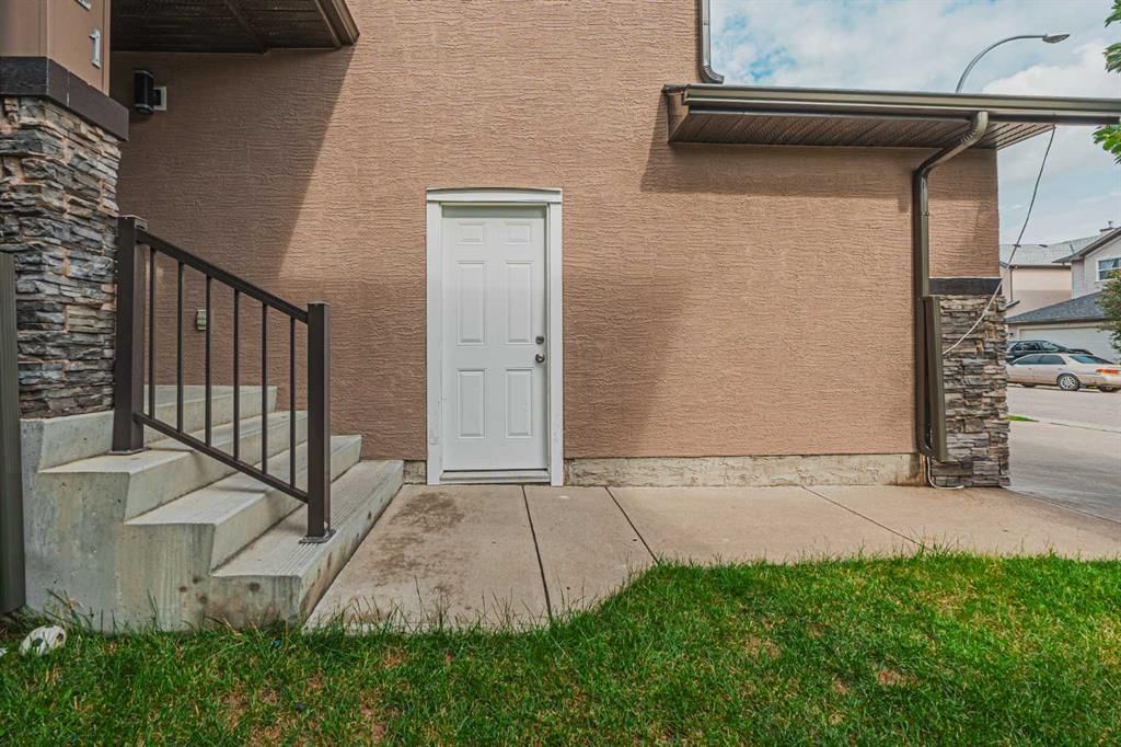 121 Saddlecrest Green NE, Calgary — photo 5 of 50