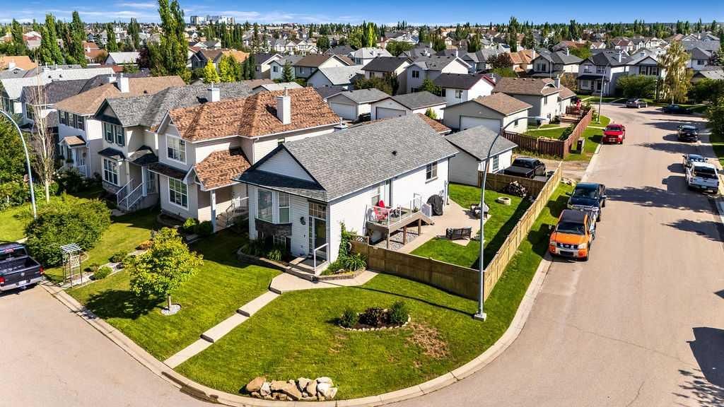 128 Cramond Crescent SE, Calgary — photo 2 of 36