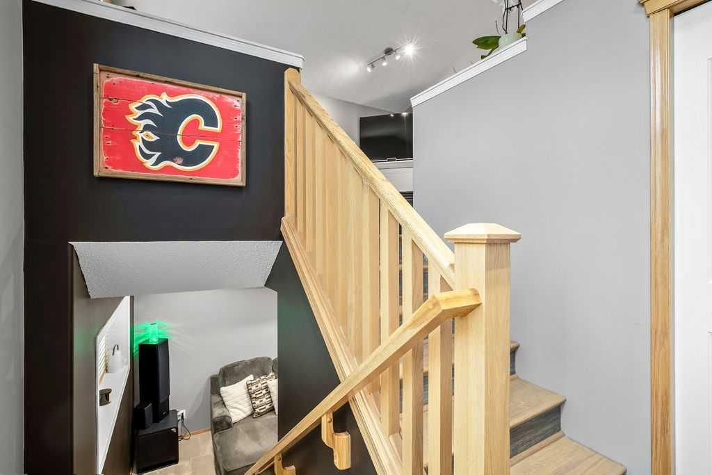 128 Cramond Crescent SE, Calgary — photo 4 of 36