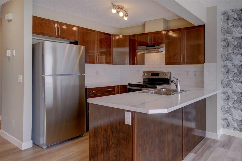 169 Pantego Lane NW, Calgary — photo 4 of 40