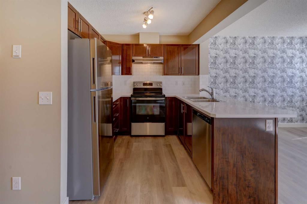 169 Pantego Lane NW, Calgary — photo 5 of 40