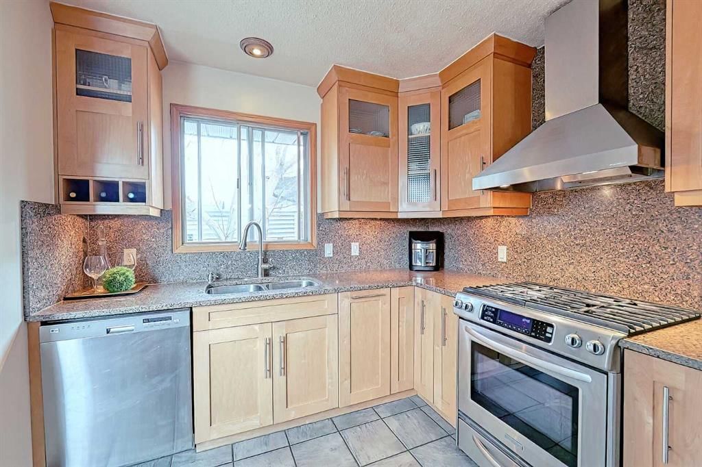 5007 Vallance Crescent NW, Calgary — photo 3 of 42