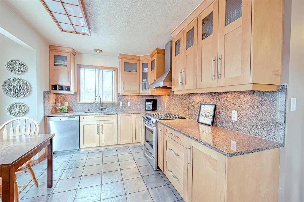 5007 Vallance Crescent NW, Calgary — photo 4 of 42