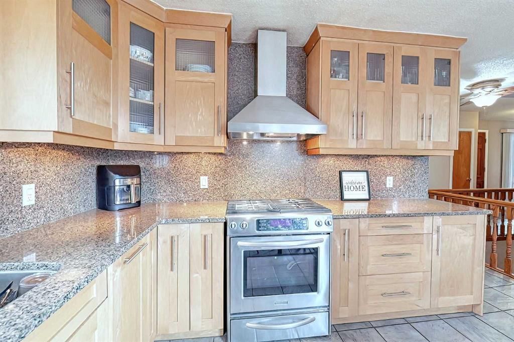 5007 Vallance Crescent NW, Calgary — photo 5 of 42