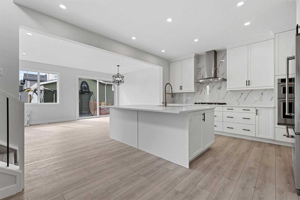 33 Magnolia Path SE, Calgary — photo 5 of 27