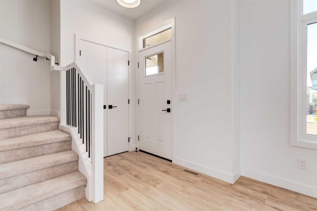 96 Heartwood Lane SE, Calgary — photo 3 of 40