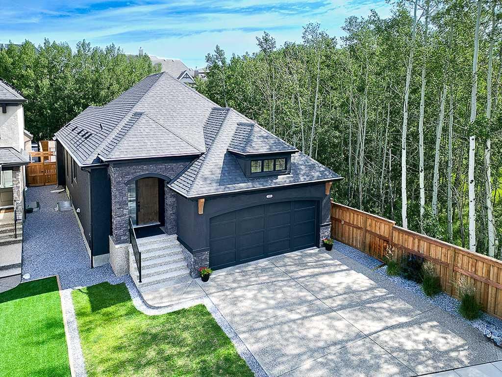 125 Rockyvale Green NW, Calgary — main listing photo