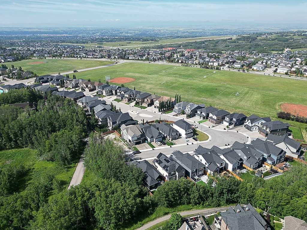 125 Rockyvale Green NW, Calgary — photo 2 of 40