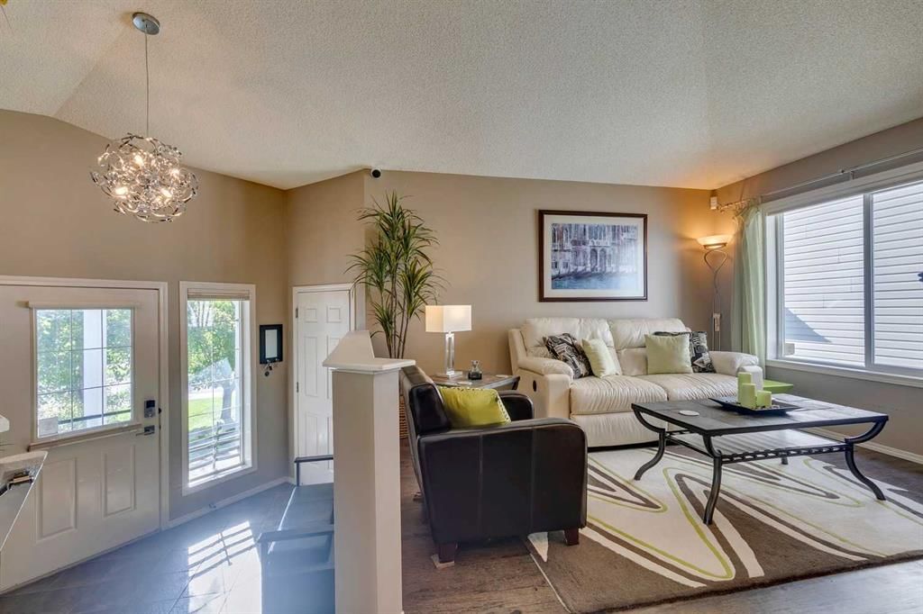 198 Bridleridge Way SW, Calgary — photo 5 of 50