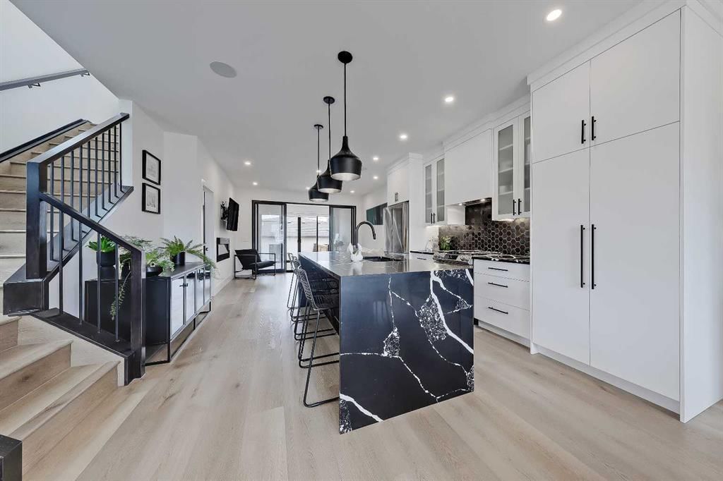 1440 26A Street SW, Calgary — photo 4 of 50