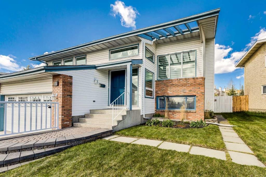 31 Woodmont Way SW, Calgary — photo 3 of 37
