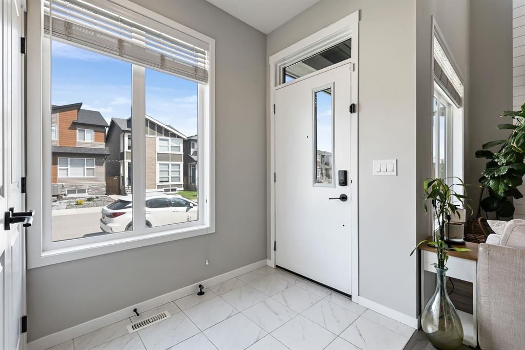 119 Wolf Creek Manor SE, Calgary — photo 5 of 37