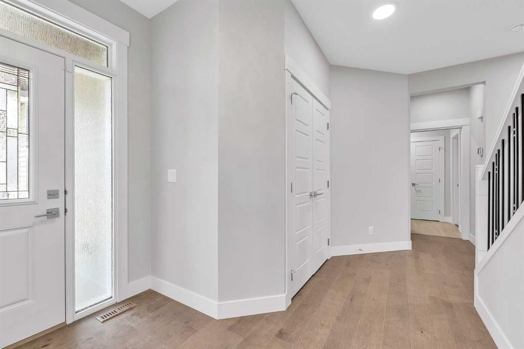 311 Lucas Way NW, Calgary — photo 5 of 46