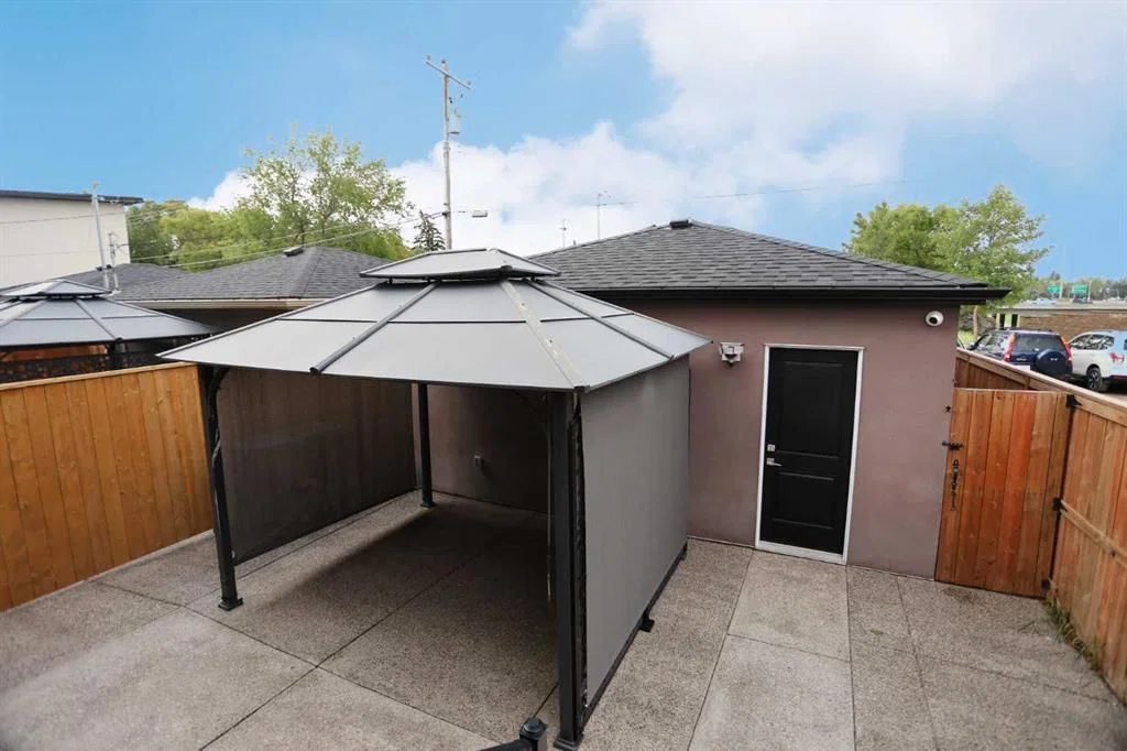 1433 18 Avenue NW, Calgary — photo 4 of 43
