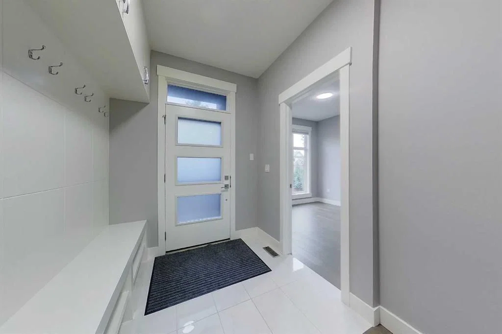 1433 18 Avenue NW, Calgary — photo 5 of 43