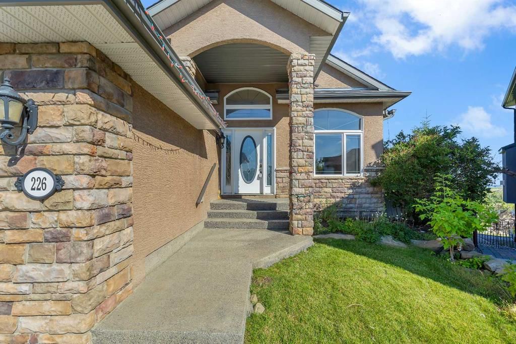 226 Royal Birch View NW, Calgary — photo 4 of 47