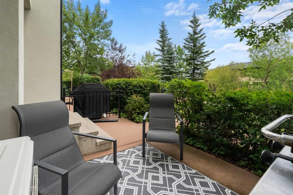 222 Aspen Hills Villas SW, Calgary — photo 4 of 34