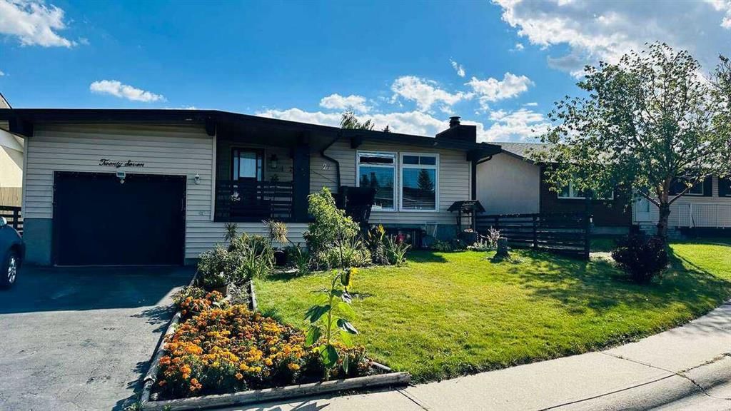 27 Penworth Place SE, Calgary — main listing photo