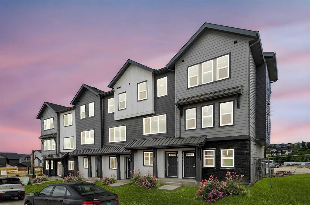 2219 81st Street SW, Calgary — main listing photo