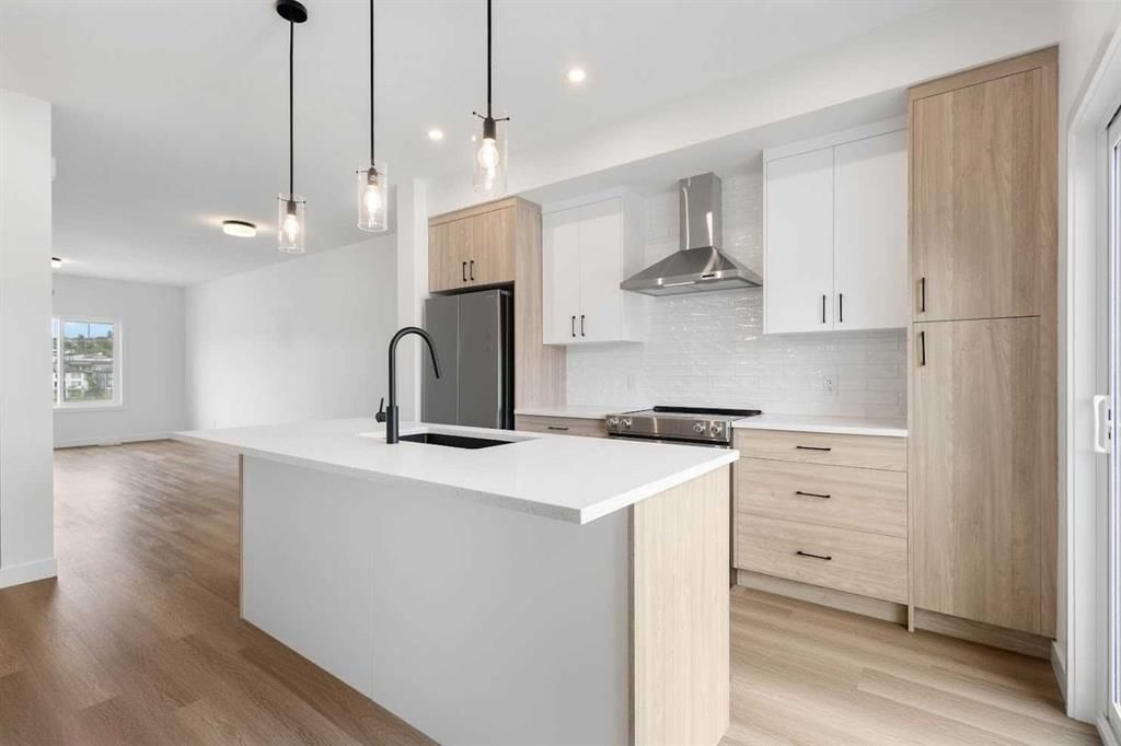 2219 81st Street SW, Calgary — photo 3 of 25