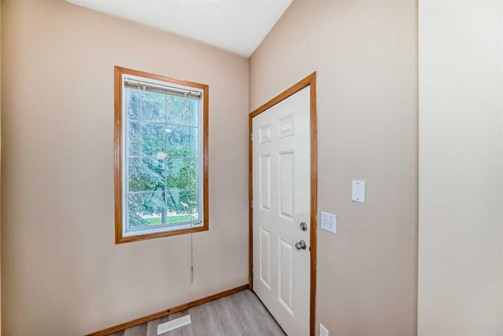 1183 Everridge Drive SW, Calgary — photo 3 of 31