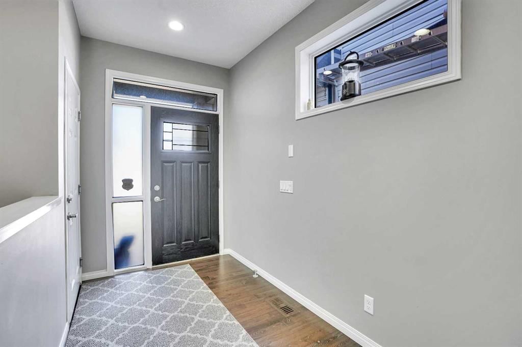 33 Savanna Green NE, Calgary — photo 3 of 50