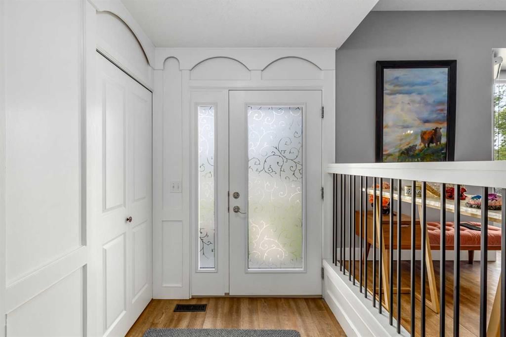10003 Oakfield Drive SW, Calgary — photo 5 of 45