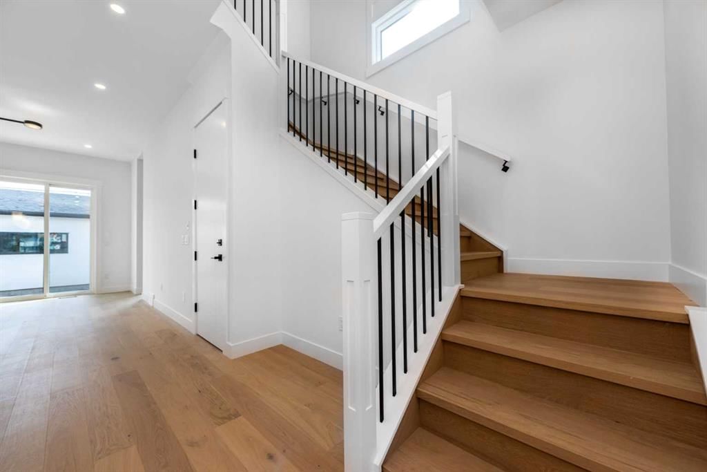 13 Hartford Place NW, Calgary — photo 2 of 39