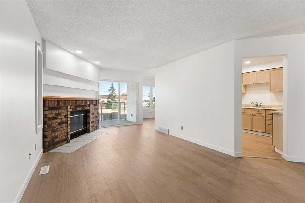 38 Coachway Gardens SW, Calgary — photo 4 of 34