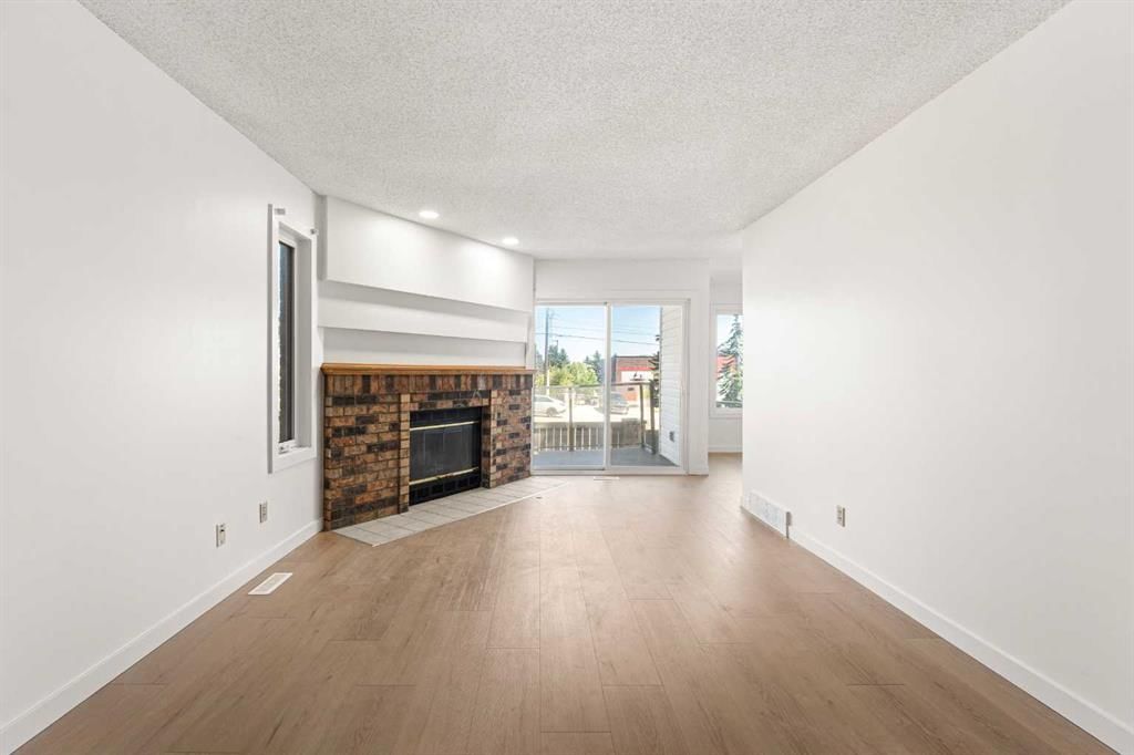 38 Coachway Gardens SW, Calgary — photo 5 of 34